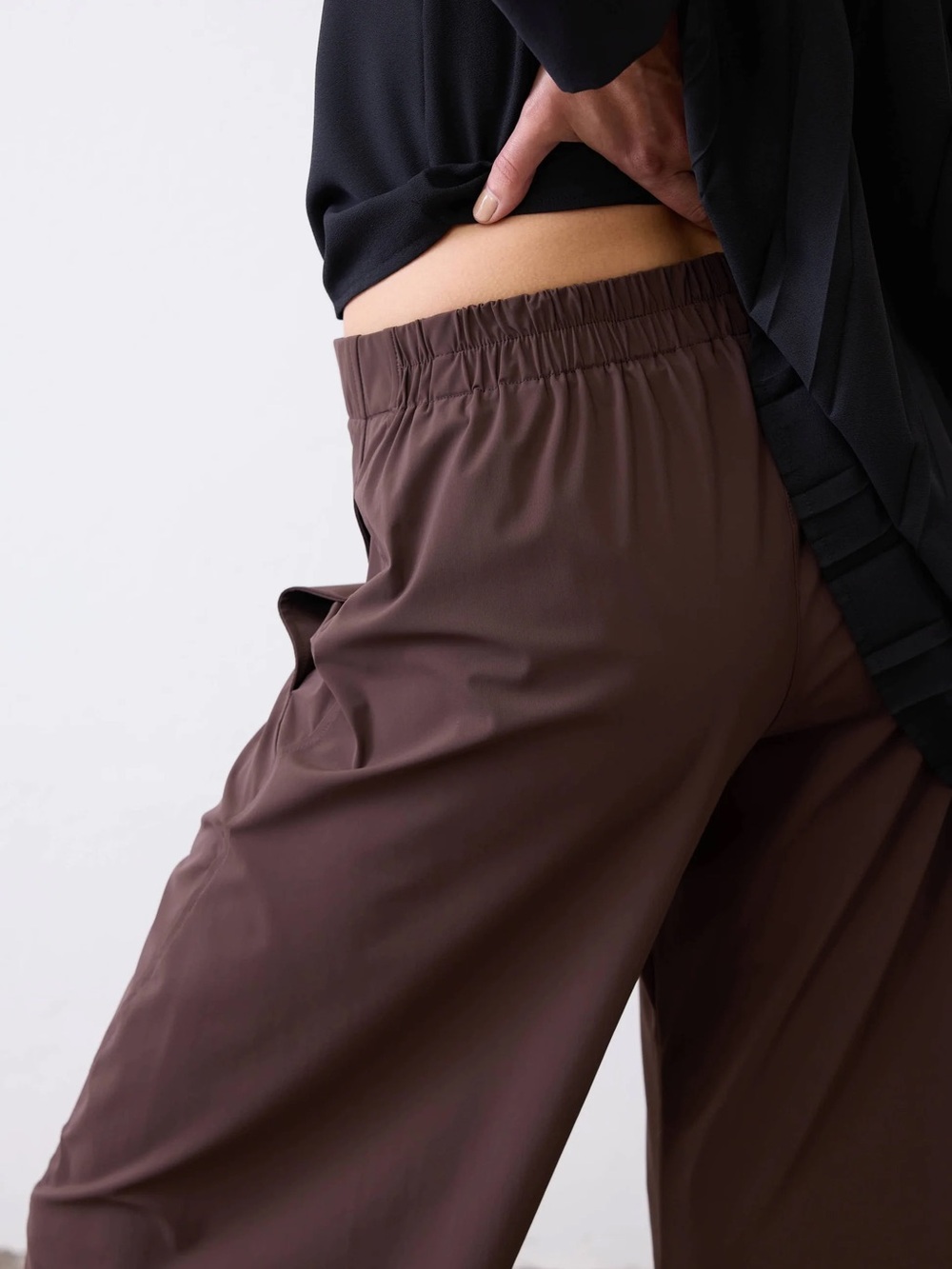 RUTI “ON THE LOOSE” WORK PANTS - SIZE 4 - COLOR: COFFEE // Worn once! - Picture 4 of 12